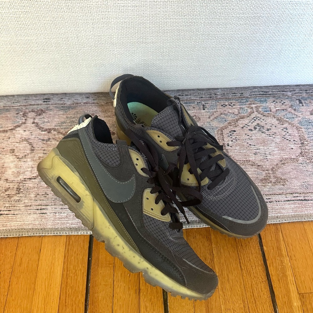 NIKE Air Max Men’s Sneakers, size 13